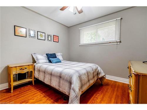 16 Royal Manor Drive, St. Catharines, ON - Indoor Photo Showing Bedroom