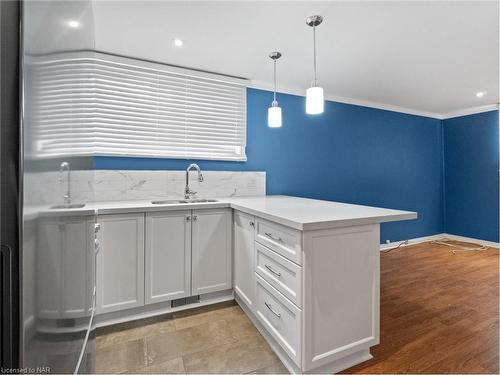 28 Cypress Street, St. Catharines, ON - Indoor Photo Showing Kitchen