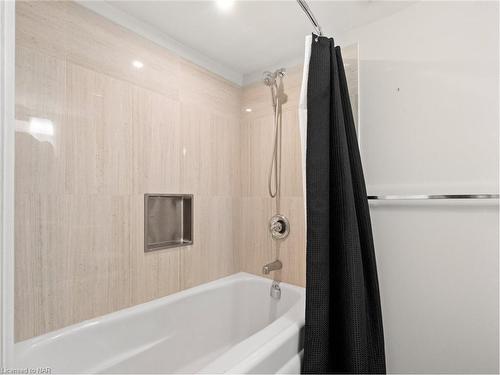 28 Cypress Street, St. Catharines, ON - Indoor Photo Showing Bathroom