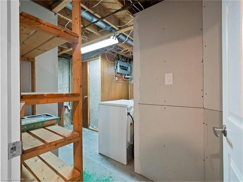 28 Cypress Street, St. Catharines, ON - Indoor Photo Showing Laundry Room