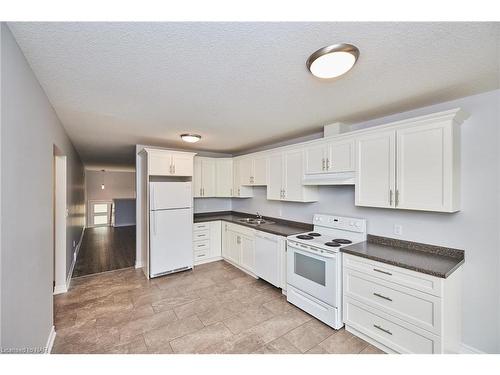 34 Bruce Street, Welland, ON - Indoor Photo Showing Kitchen