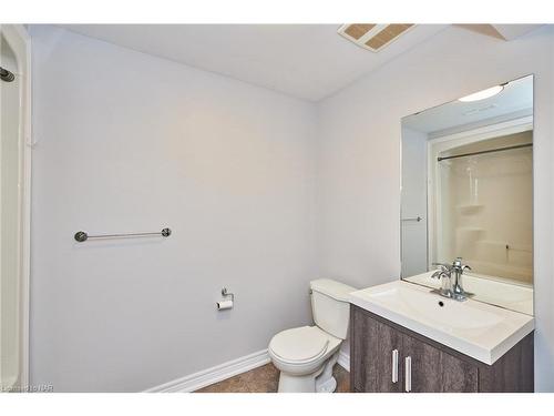 34 Bruce Street, Welland, ON - Indoor Photo Showing Bathroom