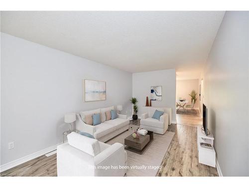 34 Bruce Street, Welland, ON - Indoor Photo Showing Living Room