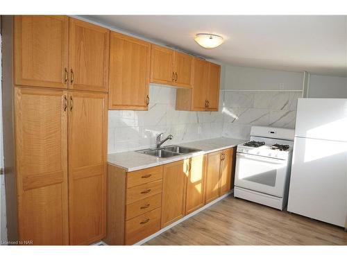 25 Lillian Street, Fort Erie, ON - Indoor Photo Showing Kitchen With Double Sink