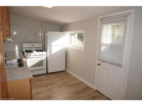 25 Lillian Street, Fort Erie, ON - Indoor Photo Showing Kitchen With Double Sink