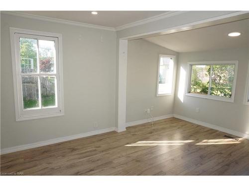 25 Lillian Street, Fort Erie, ON - Indoor Photo Showing Other Room