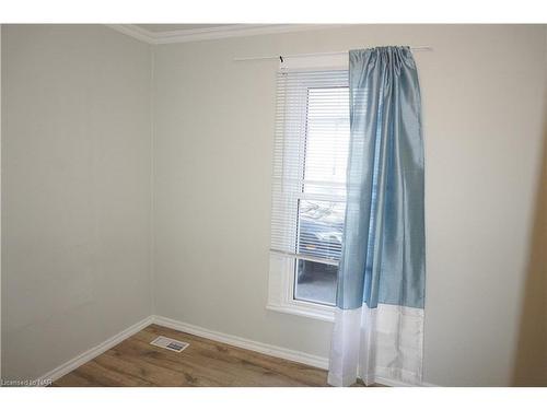 25 Lillian Street, Fort Erie, ON - Indoor Photo Showing Other Room