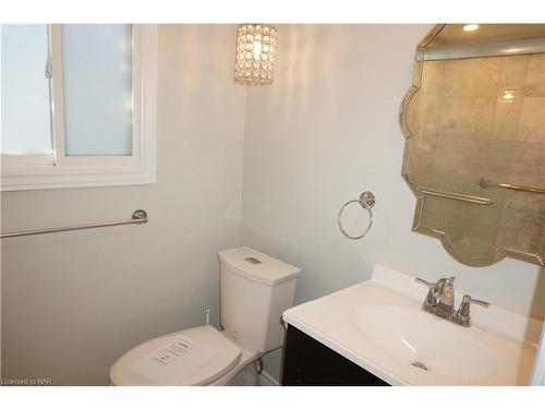 25 Lillian Street, Fort Erie, ON - Indoor Photo Showing Bathroom