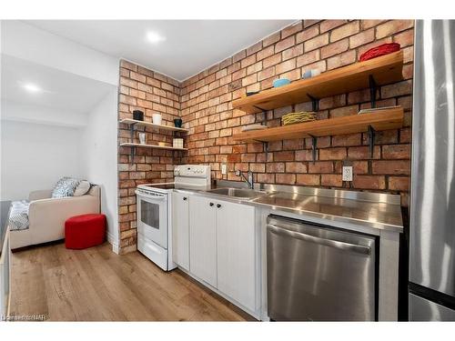 59 Permilla Street, St. Catharines, ON - Indoor Photo Showing Kitchen