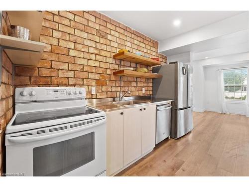 59 Permilla Street, St. Catharines, ON - Indoor Photo Showing Kitchen