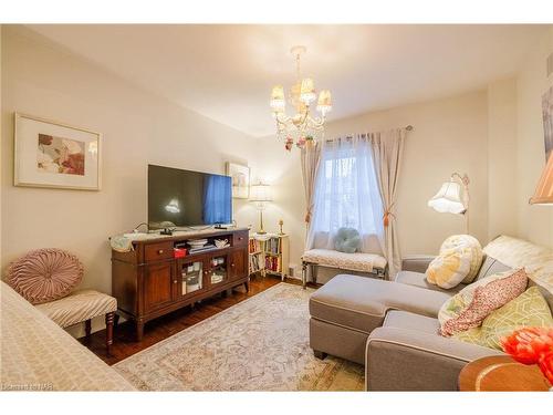 12 Cameron Road, St. Catharines, ON - Indoor Photo Showing Living Room