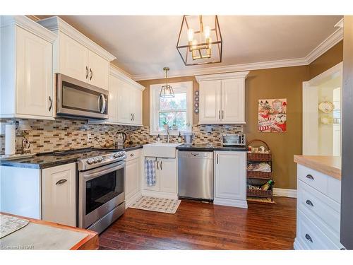 12 Cameron Road, St. Catharines, ON - Indoor Photo Showing Kitchen With Upgraded Kitchen