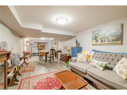 12 Cameron Road, St. Catharines, ON - Indoor Photo Showing Living Room