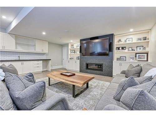 11 Woodbourne Court, Niagara-On-The-Lake, ON - Indoor Photo Showing Living Room With Fireplace