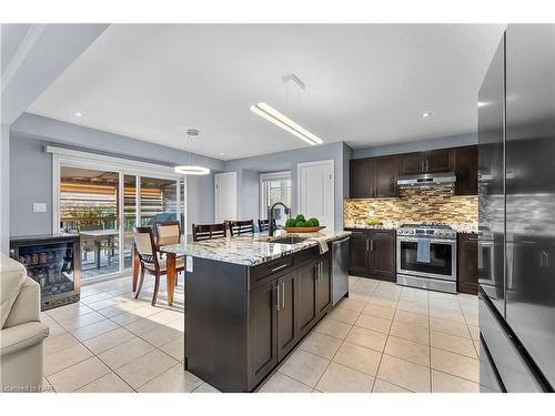 5743 Jake Crescent, Niagara Falls, ON - Indoor Photo Showing Kitchen With Upgraded Kitchen