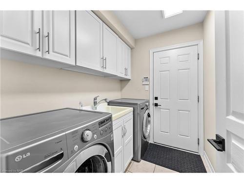 5743 Jake Crescent, Niagara Falls, ON - Indoor Photo Showing Laundry Room