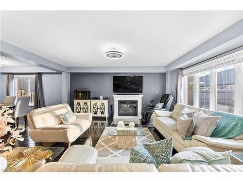 5743 Jake Crescent, Niagara Falls, ON - Indoor Photo Showing Living Room With Fireplace