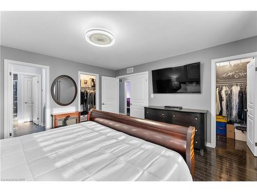 5743 Jake Crescent, Niagara Falls, ON - Indoor Photo Showing Bedroom