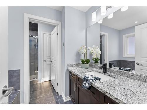 5743 Jake Crescent, Niagara Falls, ON - Indoor Photo Showing Bathroom