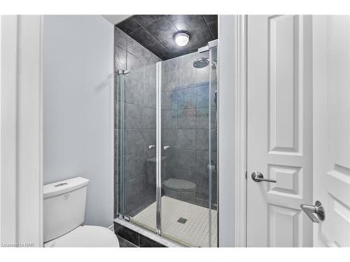 5743 Jake Crescent, Niagara Falls, ON - Indoor Photo Showing Bathroom