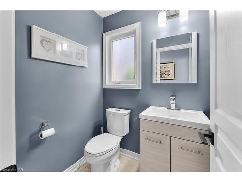 5743 Jake Crescent, Niagara Falls, ON - Indoor Photo Showing Bathroom