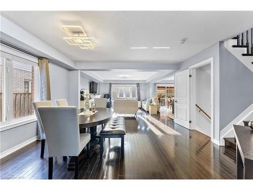 5743 Jake Crescent, Niagara Falls, ON - Indoor Photo Showing Dining Room