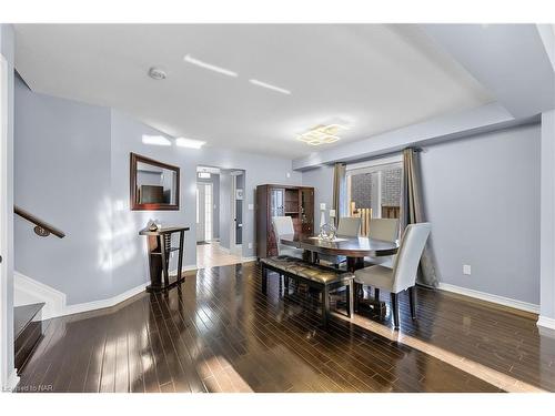 5743 Jake Crescent, Niagara Falls, ON - Indoor Photo Showing Dining Room