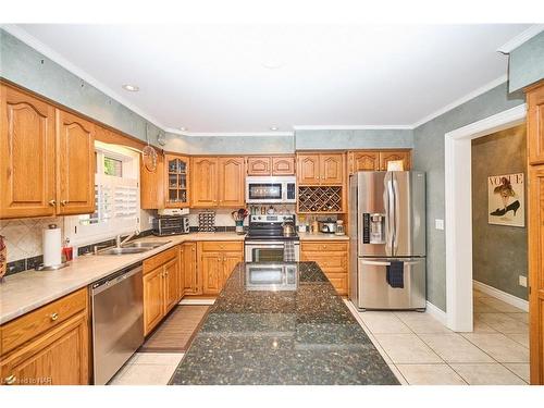 6061 Mountaingate Drive, Niagara Falls, ON - Indoor Photo Showing Kitchen With Stainless Steel Kitchen With Double Sink