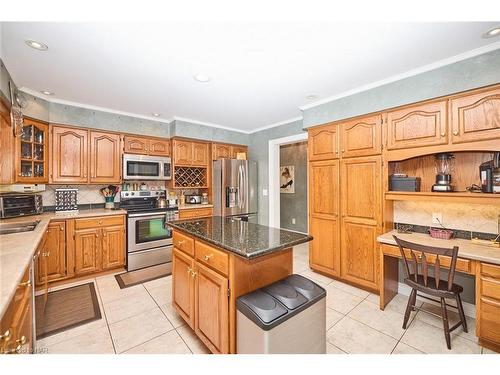 6061 Mountaingate Drive, Niagara Falls, ON - Indoor Photo Showing Kitchen With Stainless Steel Kitchen