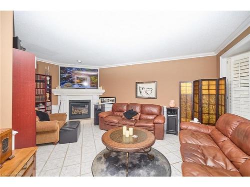 6061 Mountaingate Drive, Niagara Falls, ON - Indoor Photo Showing Living Room With Fireplace