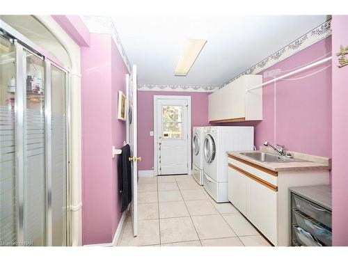 6061 Mountaingate Drive, Niagara Falls, ON - Indoor Photo Showing Laundry Room