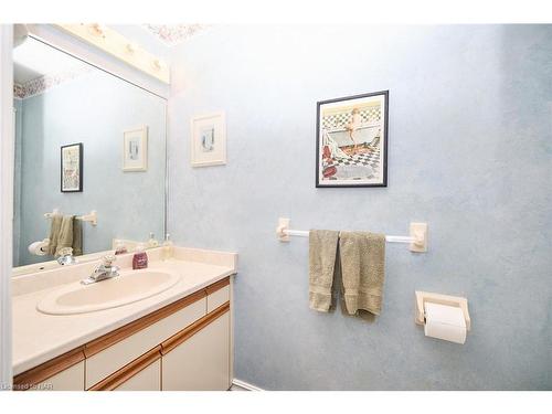 6061 Mountaingate Drive, Niagara Falls, ON - Indoor Photo Showing Bathroom