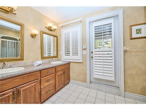 6061 Mountaingate Drive, Niagara Falls, ON - Indoor Photo Showing Bathroom