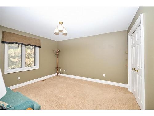 6061 Mountaingate Drive, Niagara Falls, ON - Indoor Photo Showing Other Room