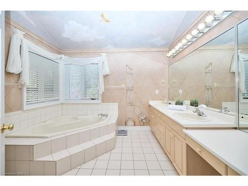 6061 Mountaingate Drive, Niagara Falls, ON - Indoor Photo Showing Bathroom