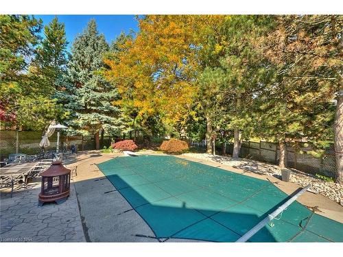 6061 Mountaingate Drive, Niagara Falls, ON - Outdoor With In Ground Pool With Backyard