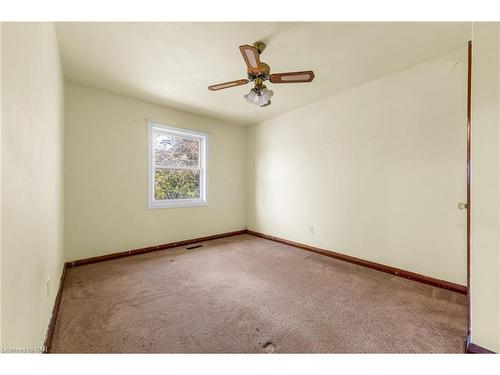 209 Fernwood Crescent, Hamilton, ON - Indoor Photo Showing Other Room