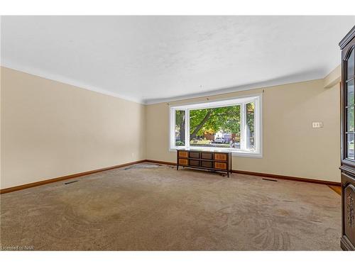 209 Fernwood Crescent, Hamilton, ON - Indoor Photo Showing Other Room