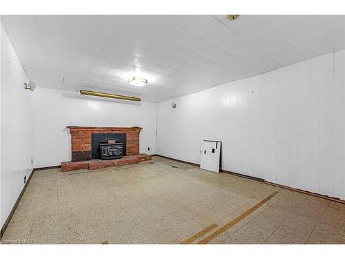 209 Fernwood Crescent, Hamilton, ON - Indoor With Fireplace