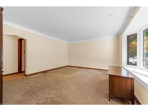 209 Fernwood Crescent, Hamilton, ON - Indoor Photo Showing Other Room