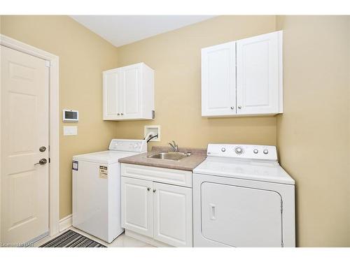 138 Loretta Drive, Niagara-On-The-Lake, ON - Indoor Photo Showing Laundry Room