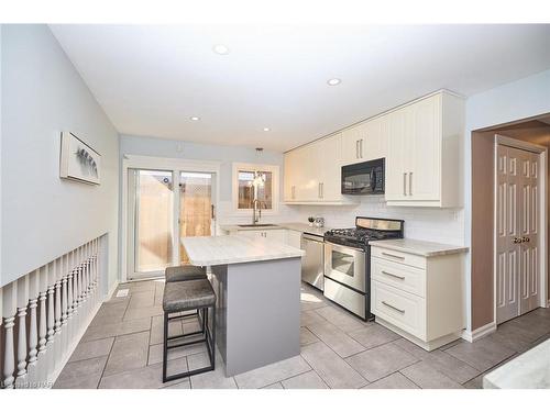 110 Strada Boulevard, St. Catharines, ON - Indoor Photo Showing Kitchen