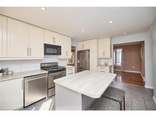 110 Strada Boulevard, St. Catharines, ON - Indoor Photo Showing Kitchen