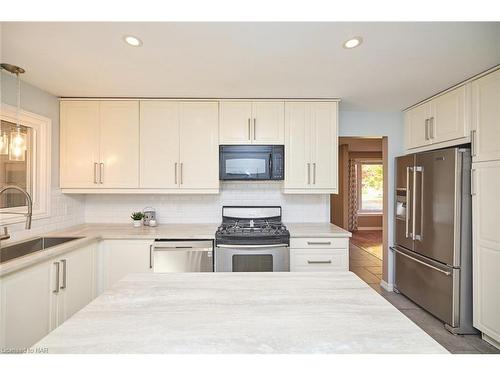 110 Strada Boulevard, St. Catharines, ON - Indoor Photo Showing Kitchen