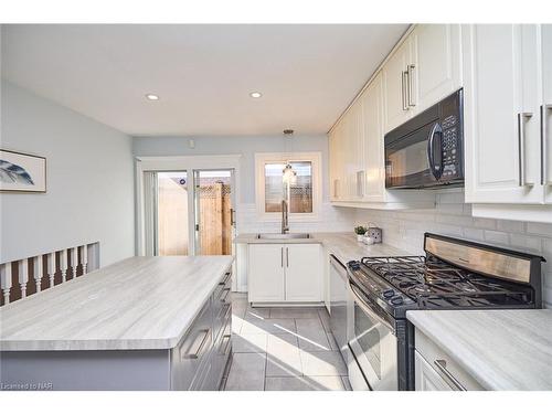 110 Strada Boulevard, St. Catharines, ON - Indoor Photo Showing Kitchen