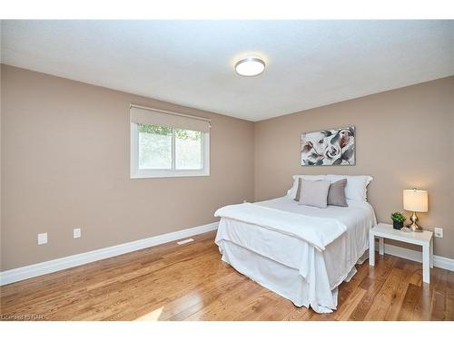 110 Strada Boulevard, St. Catharines, ON - Indoor Photo Showing Bedroom