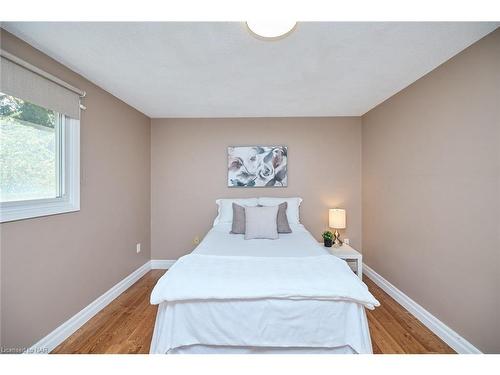 110 Strada Boulevard, St. Catharines, ON - Indoor Photo Showing Bedroom