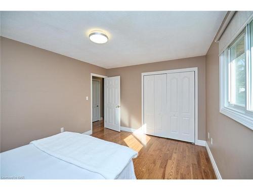 110 Strada Boulevard, St. Catharines, ON - Indoor Photo Showing Bedroom