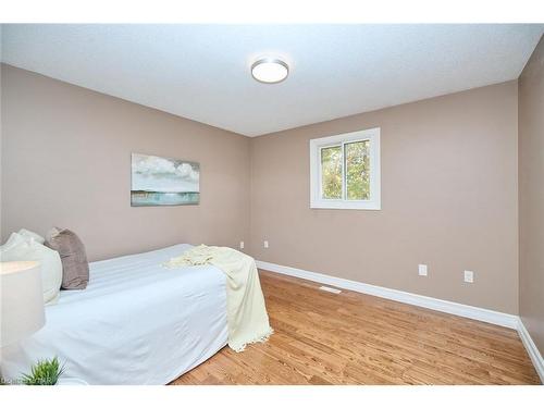 110 Strada Boulevard, St. Catharines, ON - Indoor Photo Showing Bedroom