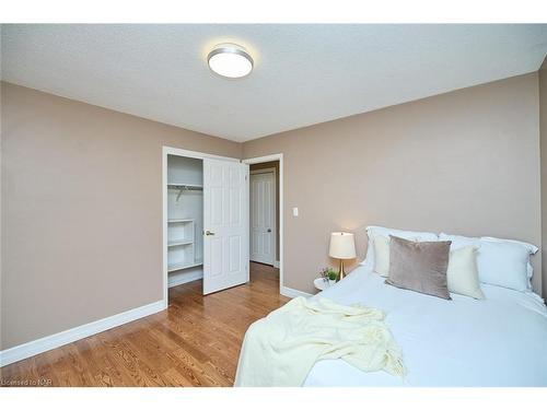 110 Strada Boulevard, St. Catharines, ON - Indoor Photo Showing Bedroom